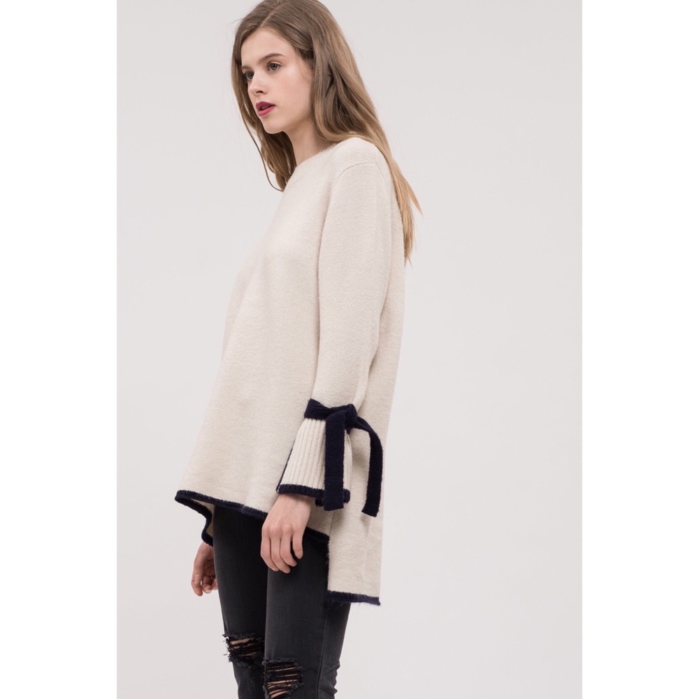 JOA TIE SLEEVE SWEATER SIZE LARGE